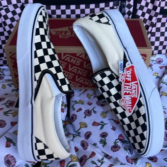 Vans WMNS Classic Slip-On
Biks.Whichckerboard/Wht
VN000EYEBWW
Sneakers - Picture 12 of 16